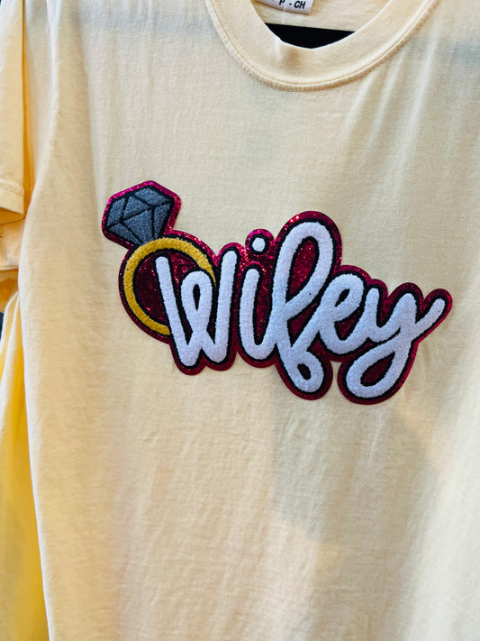 WIFEY sequin patch yellow Comfort Colors Tee