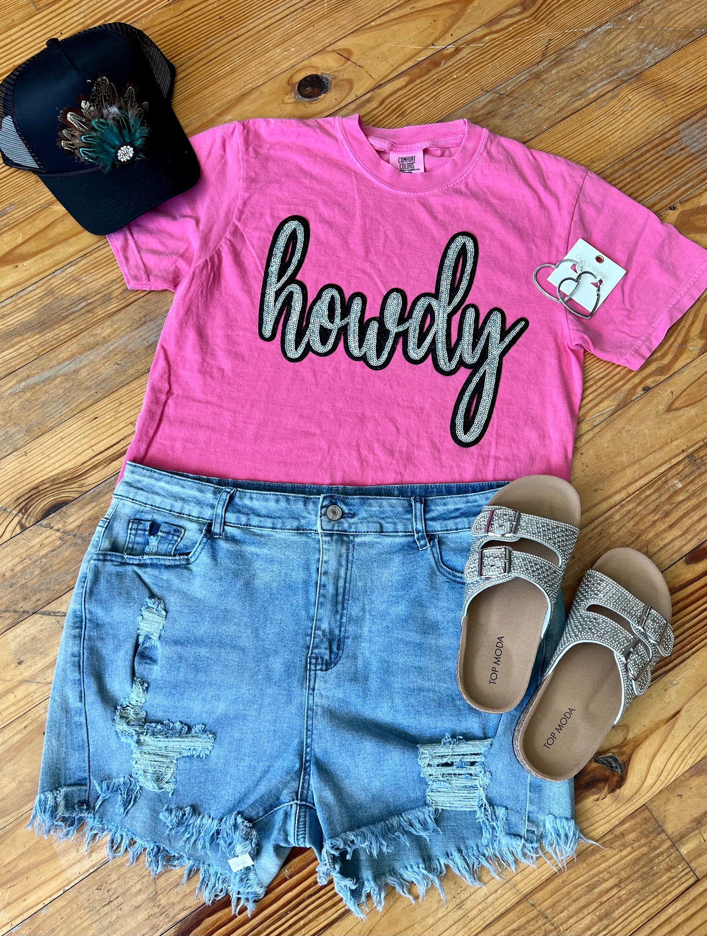 HOWDY sequin patch pink Comfort Colors Tee