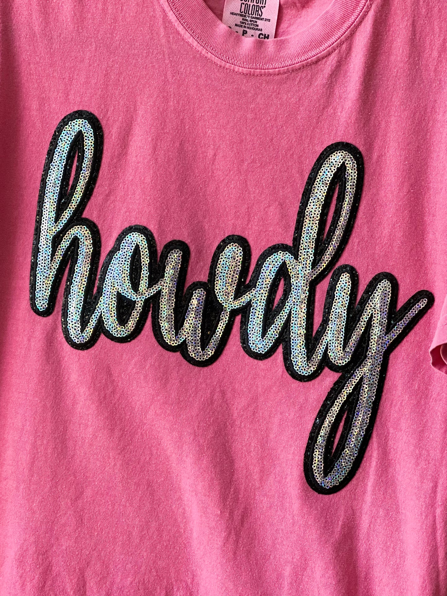 HOWDY sequin patch pink Comfort Colors Tee